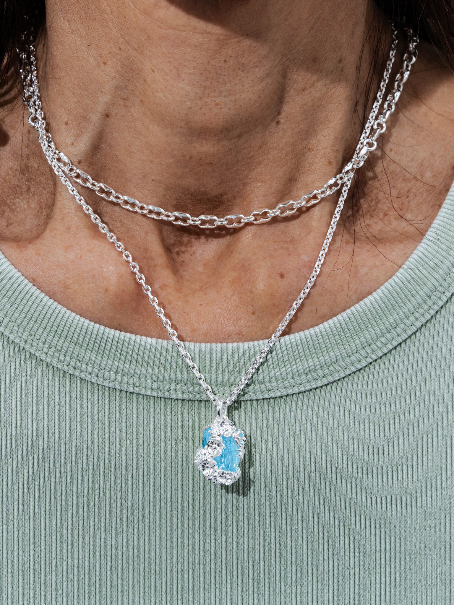 SILVER BURGEON METAL ZONG NECKLACE