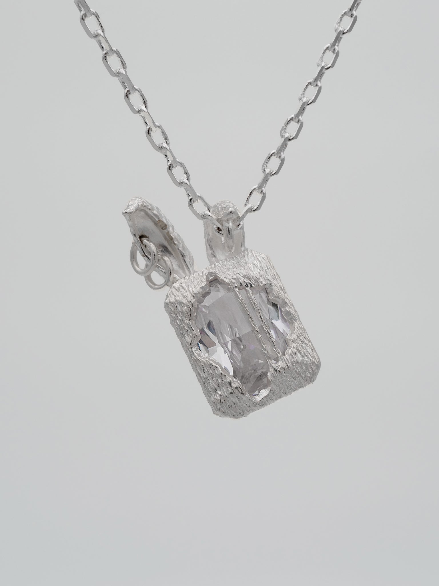 SILVER METAL ZONG NECKLACE - WILD HARE EDITION ( CLEAR STONE )