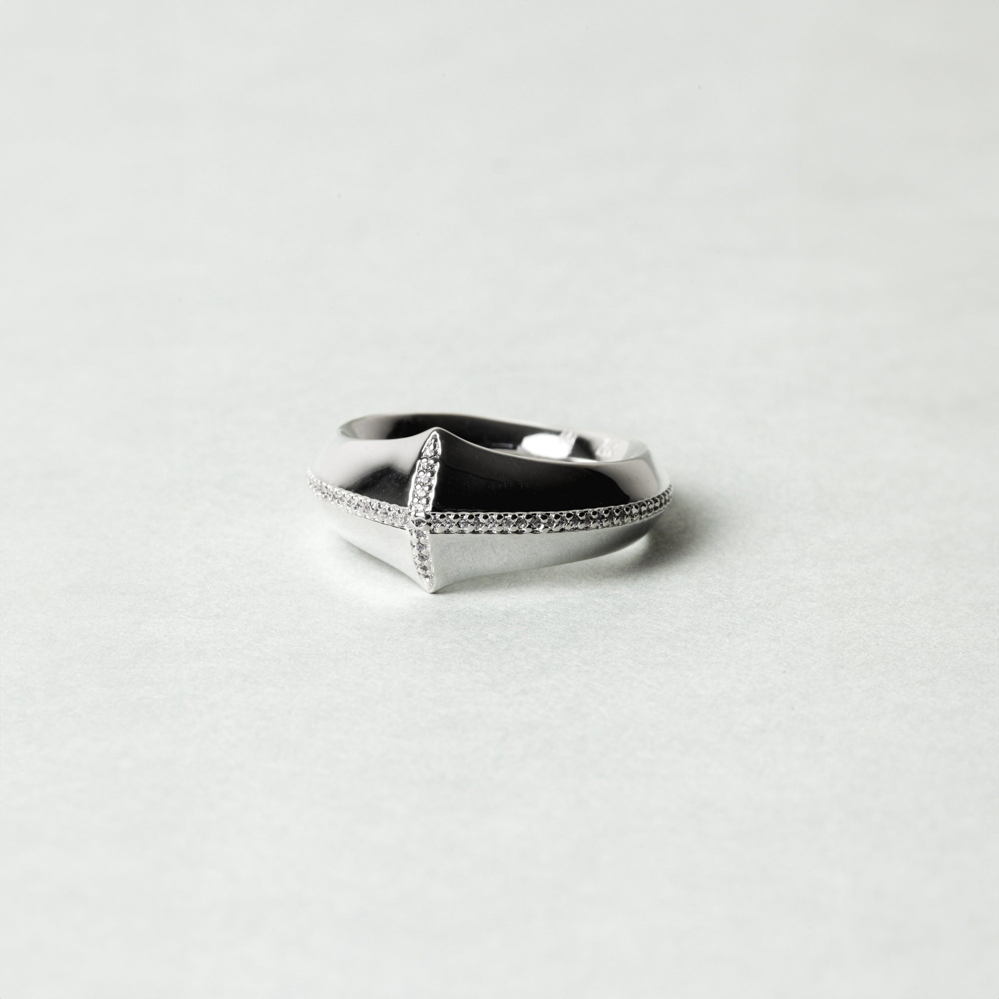 VERTEX PAVÉ EDGE RING SILVER CLEAR – SWEETLIMEJUICE